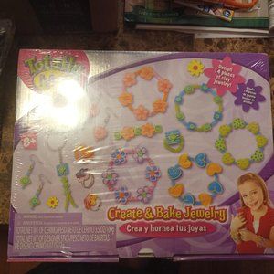 Totally Me Create & Bake Jewelry Kit